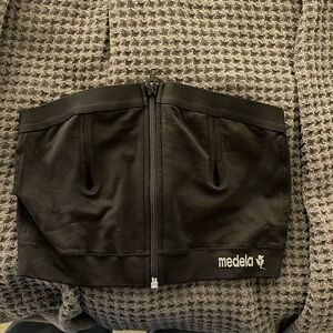 Medela Hands Free pump sports bra , Medium